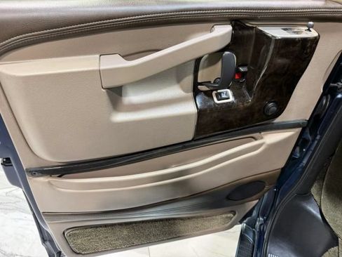 Used 2017 Chevrolet Express 2500 RWD image 10