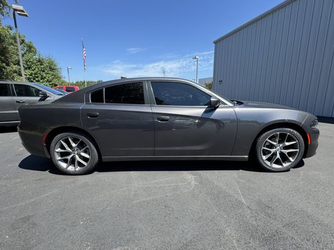 Used 2022 Dodge Charger SXT w/ Plus Group RWD image 4