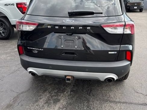 Used 2020 Ford Escape Titanium w/ Titanium Premium Package 2.0 AWD/4WD image 3