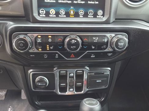 Used 2022 Jeep Wrangler Unlimited Sahara w/ Cold Weather Group image 28