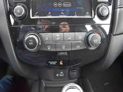 Used 2020 Nissan Rogue S image 15