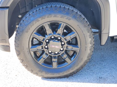 Certified 2025 GMC Sierra 2500 AT4 w/ AT4 Premium Plus Package image 12