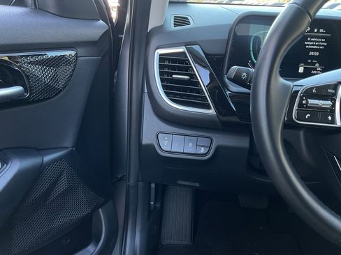 Used 2025 Kia Seltos S image 25