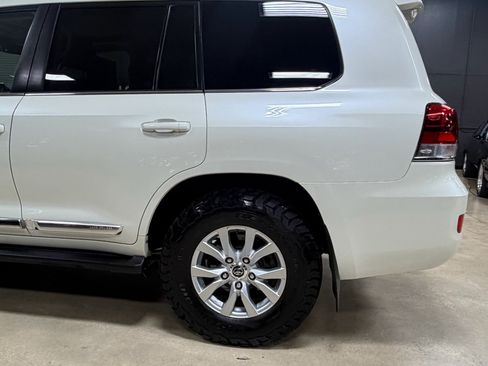 Used 2016 Toyota Land Cruiser AWD/4WD image 15