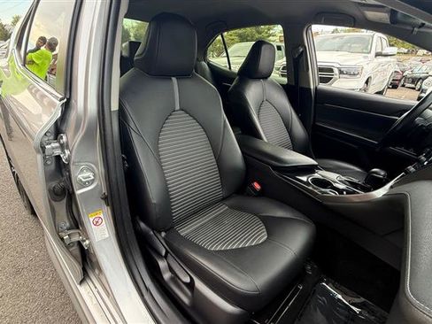 Used 2018 Toyota Camry SE image 12