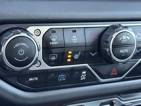 Used 2024 Jeep Wrangler Sahara image 18