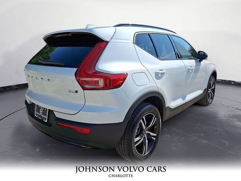 New 2026 Volvo XC40 B5 Core w/ Climate Package image 12