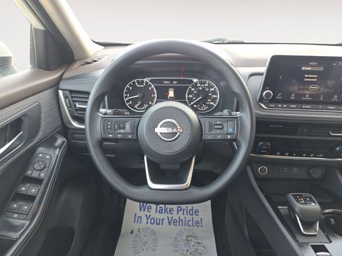 Used 2023 Nissan Rogue SV image 12