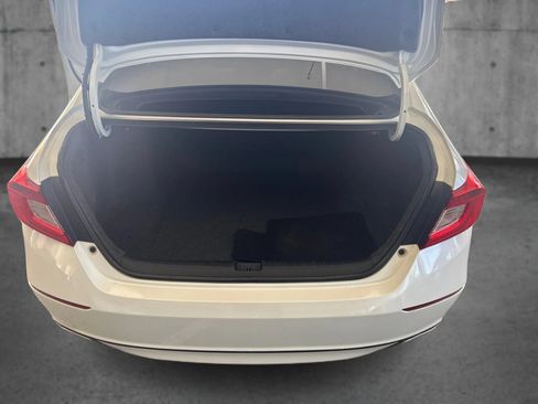 Used 2018 Honda Accord Sport image 13