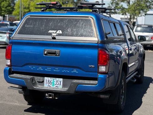 Used 2017 Toyota Tacoma TRD Off-Road AWD/4WD image 5