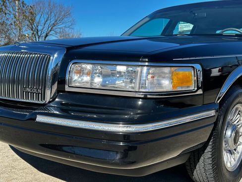 Used 1997 Lincoln Town Car Executive image 15