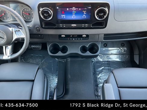 Used 2025 Mercedes-Benz Sprinter 2500 image 13