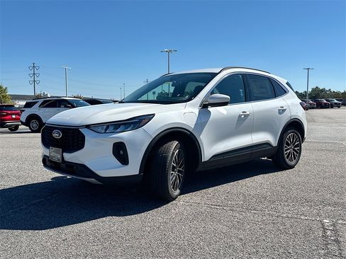 New 2025 Ford Escape Base w/ Class II Trailer Tow Package image 2