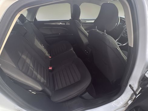 Used 2017 Ford Fusion SE w/ Fusion SE Technology Package image 14