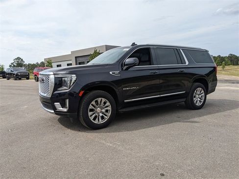 Used 2024 GMC Yukon XL Denali image 8