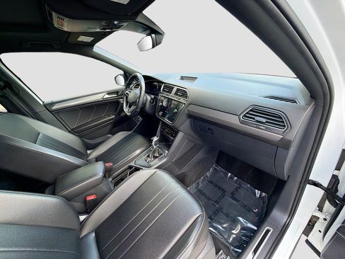 Used 2024 Volkswagen Tiguan SE R-Line FWD image 32