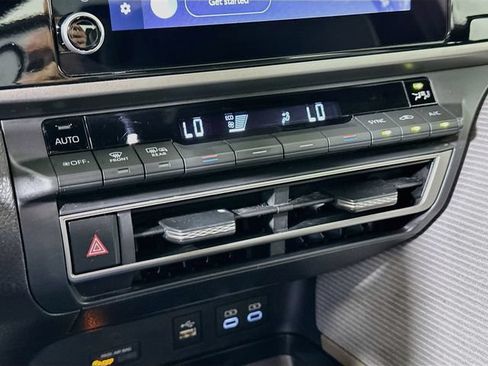 Certified 2025 Toyota Camry SE w/ Convenience Package FWD image 18
