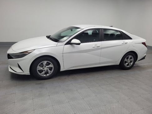 Used 2021 Hyundai Elantra SE image 2