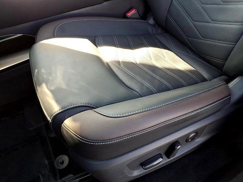 Used 2025 Nissan Pathfinder Platinum w/ Lighting Package (N92) image 17