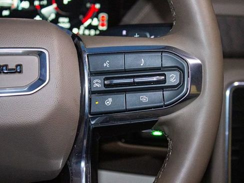 Used 2025 GMC Yukon XL Denali image 28