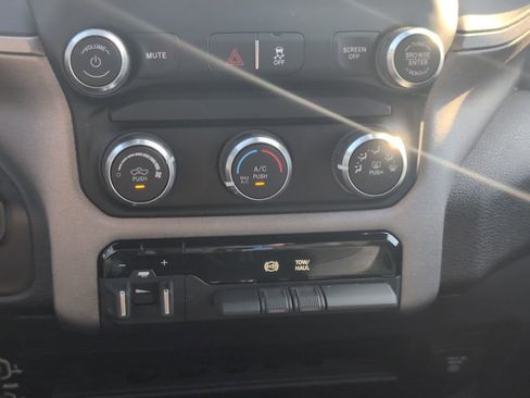 Used 2024 RAM 2500 Tradesman w/ Chrome Appearance Group image 7