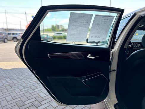 Used 2017 Kia Cadenza Premium FWD image 43