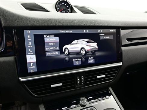 Used 2021 Porsche Cayenne Coupe w/ Premium Package image 10