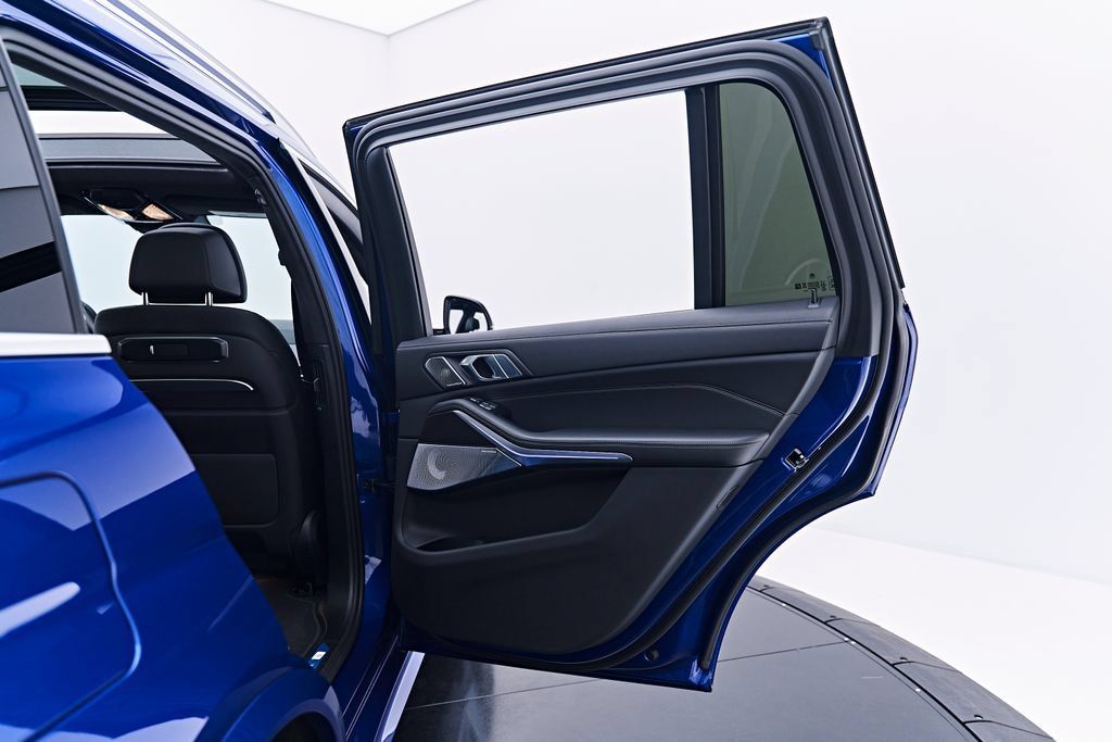 Used 2025 BMW ALPINA XB7 AWD/4WD image 35