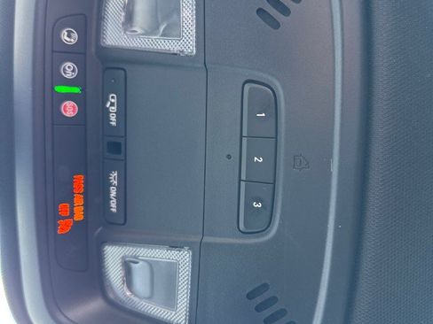 Used 2023 Chevrolet Traverse LT FWD image 35