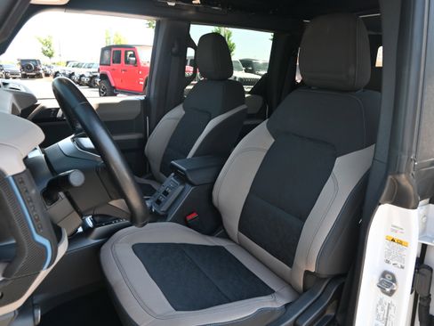 Used 2023 Ford Bronco Wildtrak AWD/4WD image 16