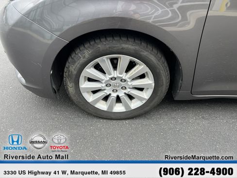 Used 2015 Toyota Sienna Limited Premium w/ Four Season Floor Mat Package FWD image 11