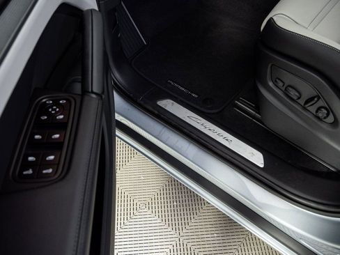 New 2026 Porsche Cayenne Base image 8