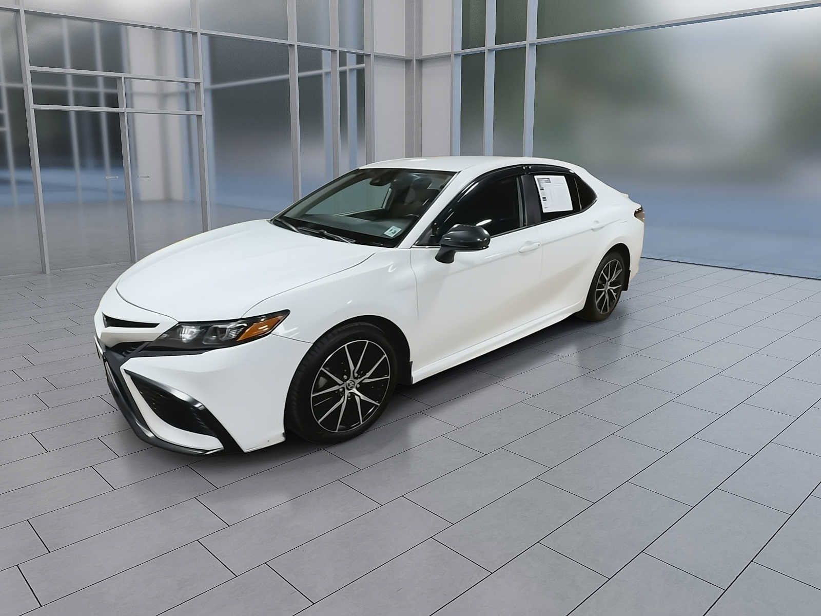 Used 2021 Toyota Camry SE FWD image 4