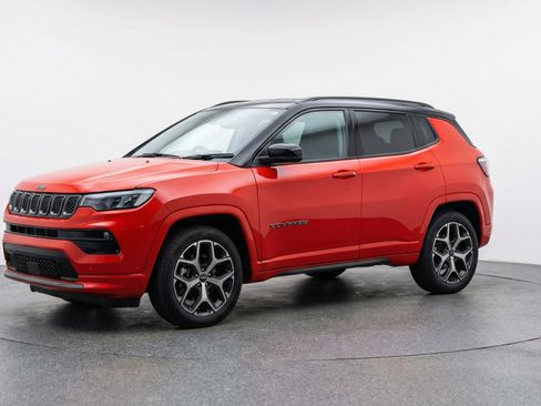 Used 2025 Jeep Compass Limited image 3