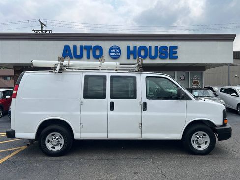 Used 2012 Chevrolet Express 2500 w/ Cold Climate Package RWD image 9