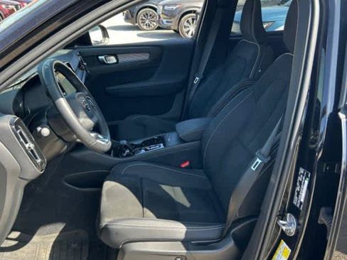 Used 2023 Volvo XC40 B5 Plus w/ Protection Package Premier AWD/4WD image 2