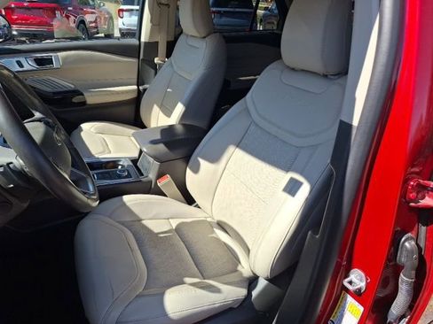 Certified 2021 Ford Explorer Platinum w/ Equipment Group 601A image 13