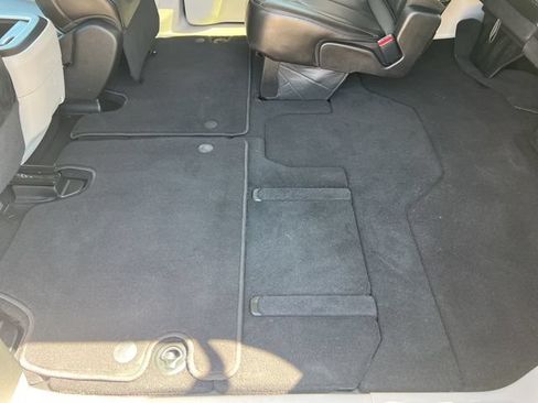 Used 2023 Chrysler Pacifica Touring-L FWD image 14