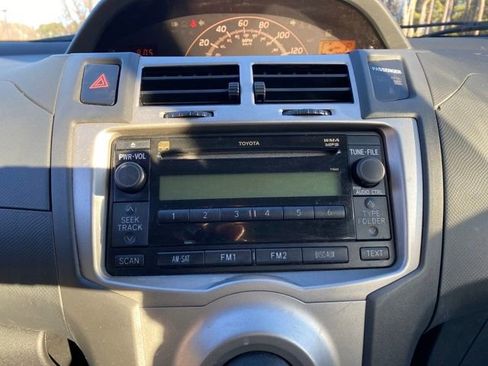 Used 2011 Toyota Yaris Base image 12