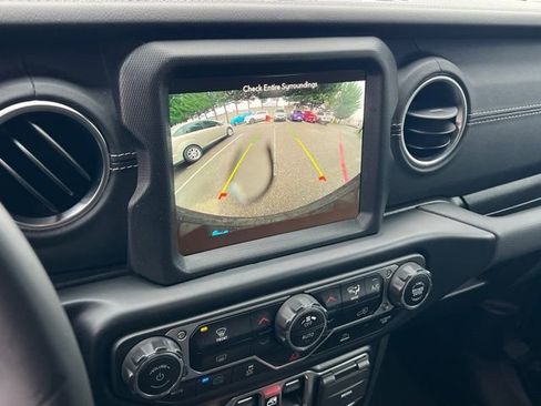 Used 2022 Jeep Wrangler Unlimited Sahara image 21