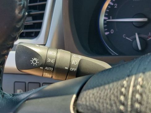 Used 2019 Toyota Highlander XLE AWD/4WD image 35