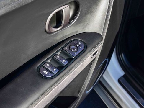 Used 2025 Hyundai Ioniq 5 Limited image 21