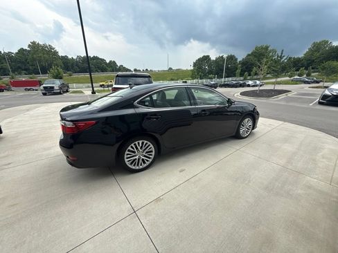 Used 2015 Lexus ES 350 w/ Ultra Luxury Package FWD image 4