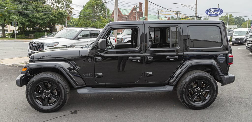 Used 2020 Jeep Wrangler Unlimited Sahara AWD/4WD image 3