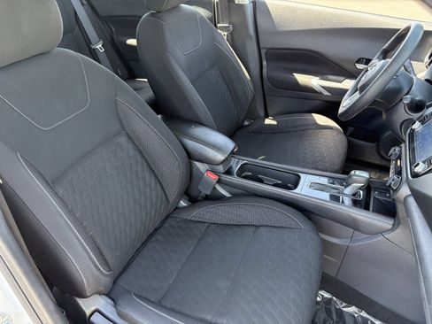 Used 2022 Nissan Kicks SV FWD image 13