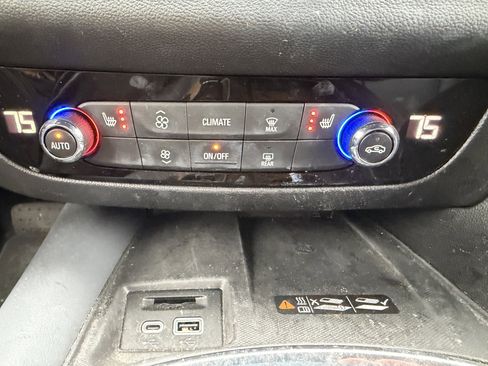 Used 2023 Buick Enclave Essence image 16