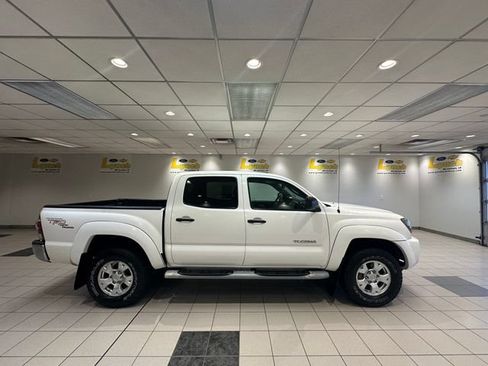 Used 2010 Toyota Tacoma 4x4 Double Cab w/ TRD Off-Road Pkg image 3