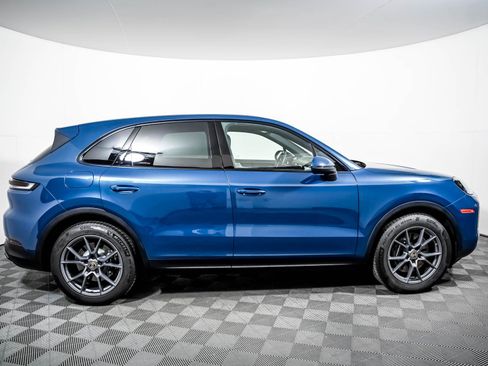 Certified 2024 Porsche Cayenne AWD/4WD image 8