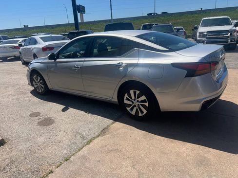 Used 2022 Nissan Altima 2.5 S FWD image 9