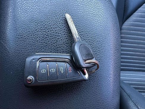 Used 2020 Toyota Camry SE FWD image 27
